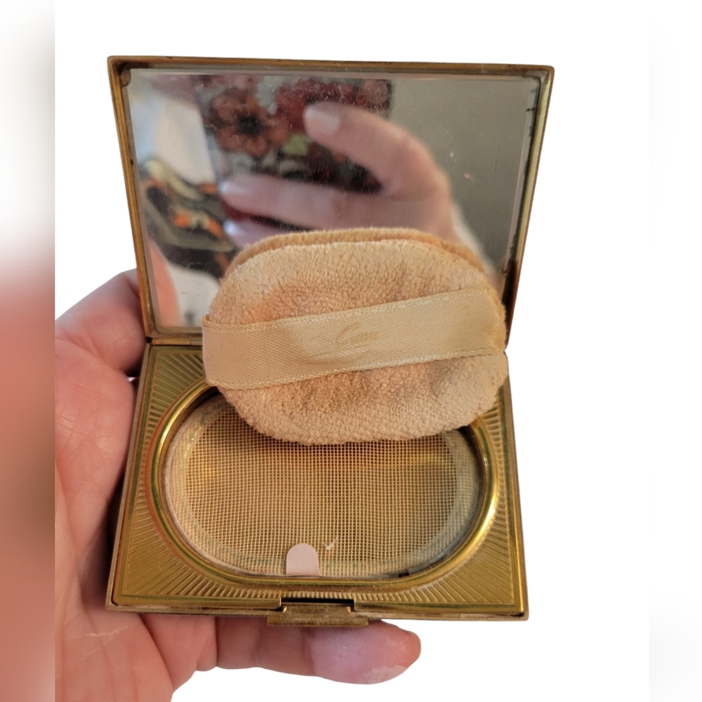 Vintage Metal Powder Compact With Puff - Picture 3 of 7